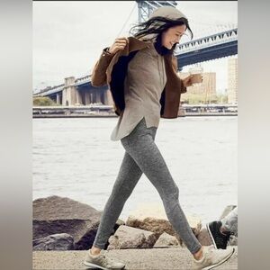 Athleta black and white houndstooth heavy leggings with pockets